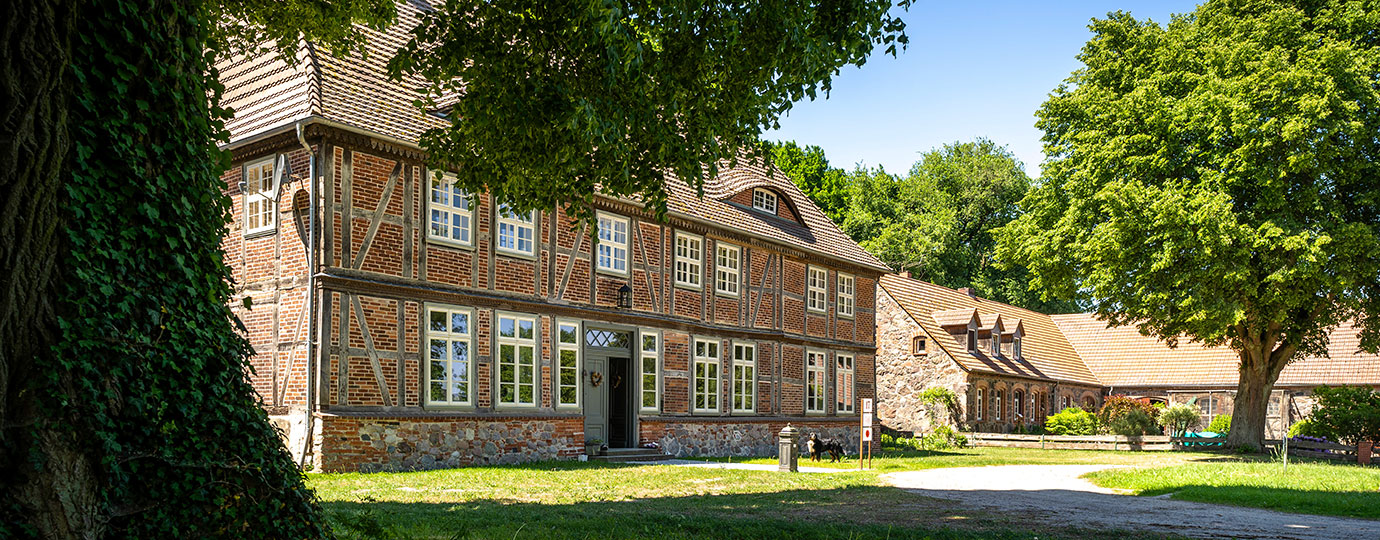 Gutshaus Below